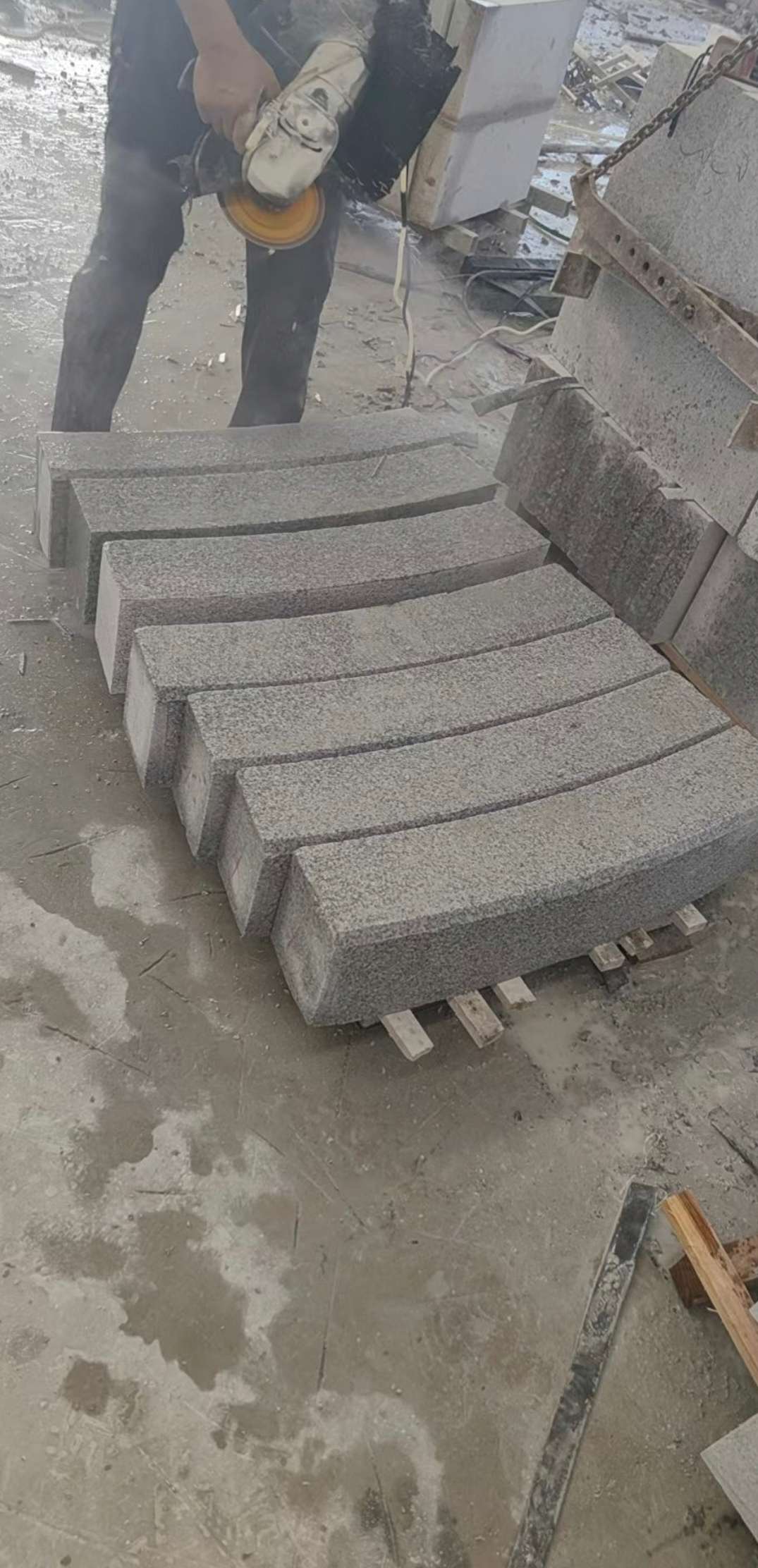 荆州芝麻白弧形路牙石