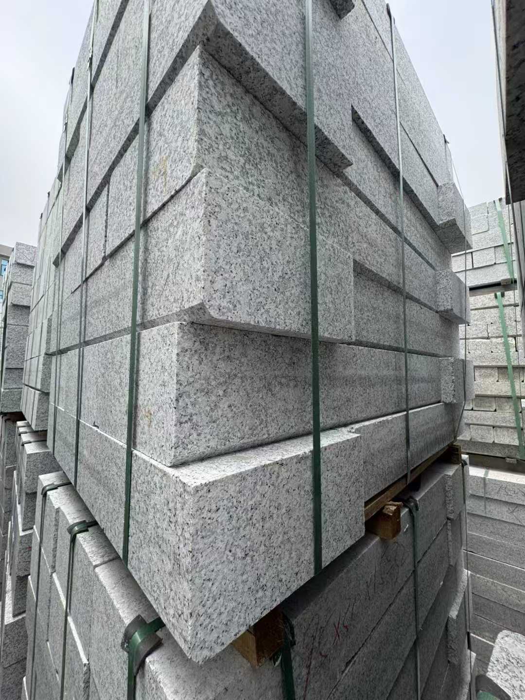荆州芝麻白路牙石 马路牙子