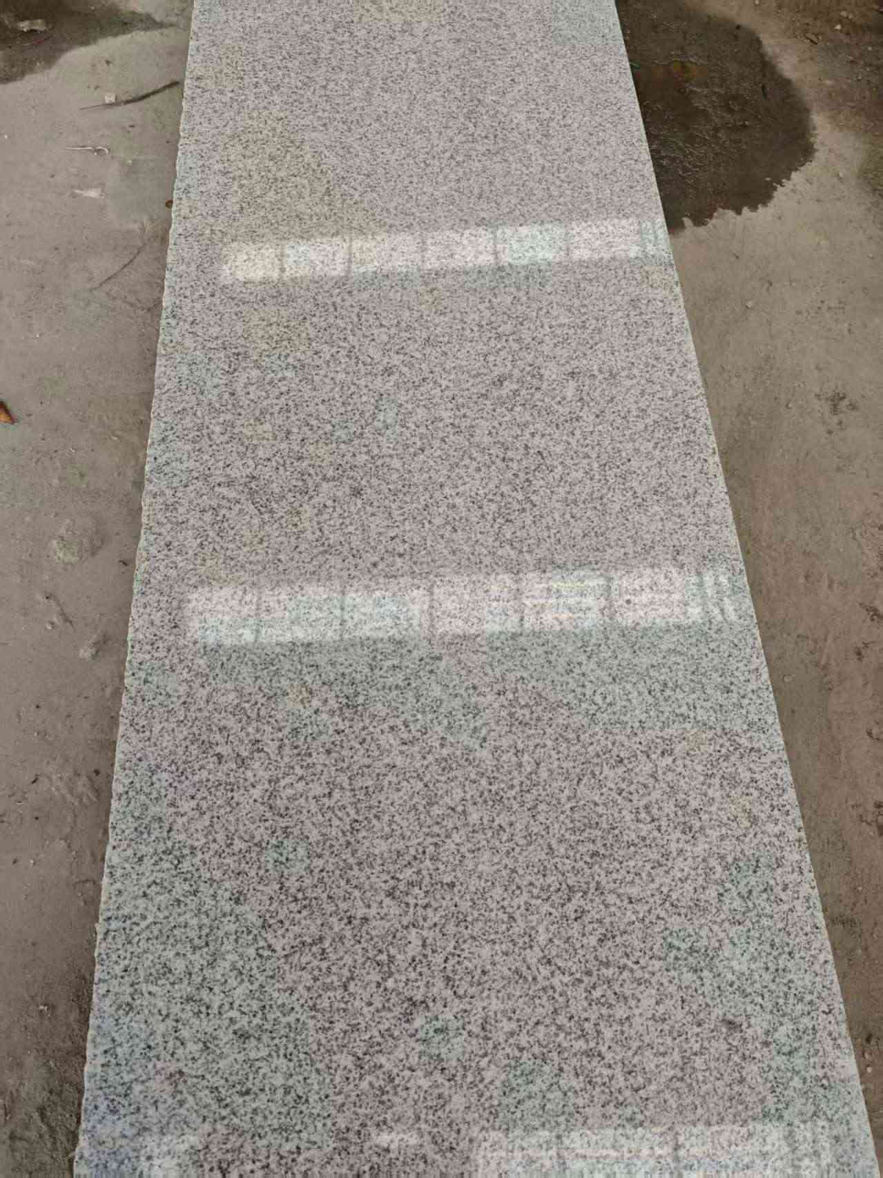 荆州芝麻白光面毛板